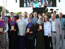 K�lt�r Festivalinde, co�kulu bulu�ma