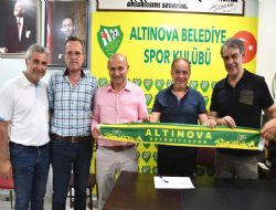 Alt�nova Belediyespor�da Y�ksel Kahriman ba�kan oldu