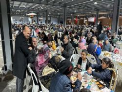 AK Parti Alt�nova, iftarda bulu�tu